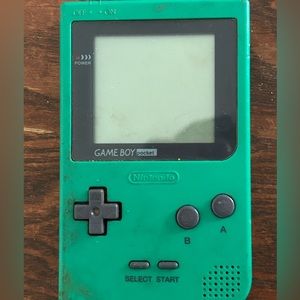 Old Gameboy Pocket. NOT WORKING.
